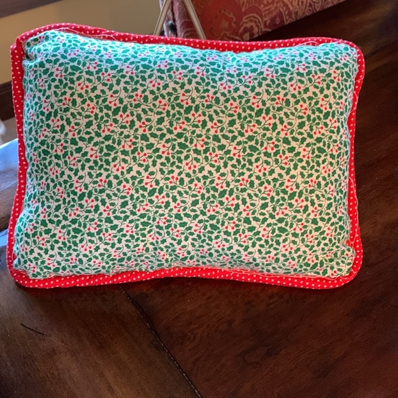 Mary Engelbreit I Love Christmas❣️ Pillow 🎄 🚂 measures approximately 11“x 8.5“ - Picture 3 of 5